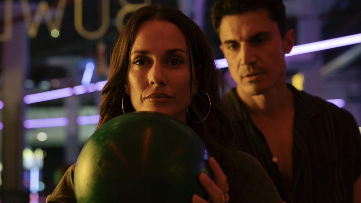 Кадр из сериала «Ladrones: la tiara de santa Águeda» / фото: filmaffinity.com