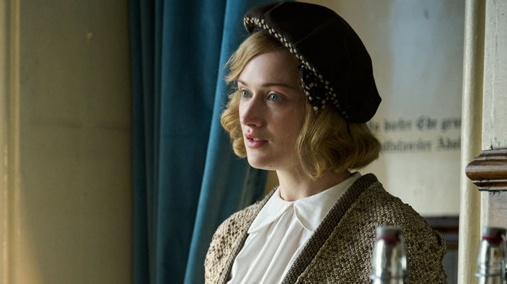 Кадр из сериала «Outrageous» / фото: imdb.com