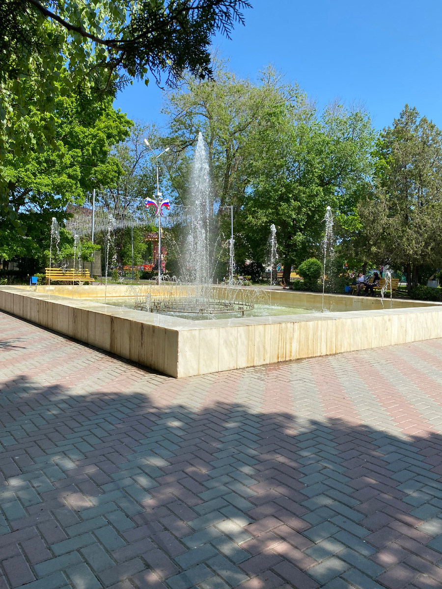 Здесь и дальше - Светлоград