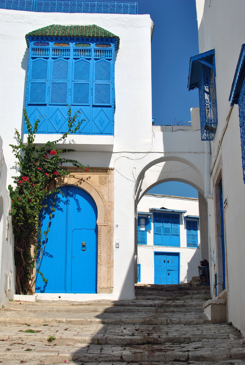 1. Типичная андалузская улочка настолько узкая, что невозможно уместить панорамный вид в кадр.