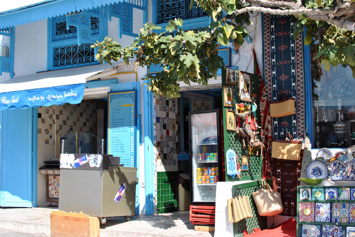 2. Здесь вместе продаются прохладительные напитки с колоритными сувенирами