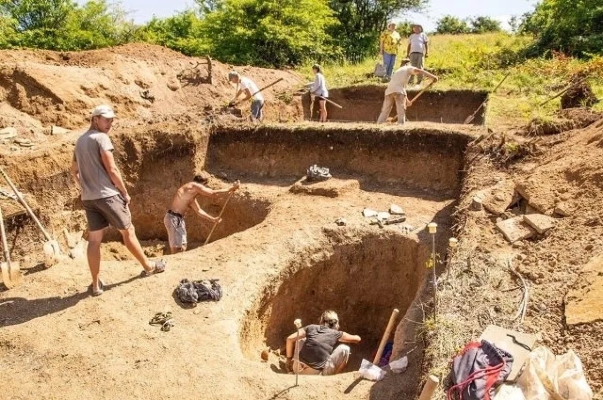     На некоторых памятниках археологии работы хватит на много лет.