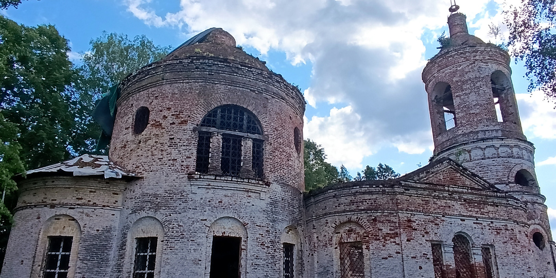 БЕЗ ЕДИНОГО УГЛА. Церковь Успения Пресвятой Богородицы с. Иванниково, Костромской район
