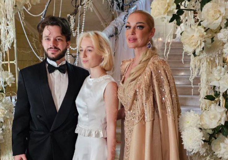 Никита Григорян, Ариадна Волочкова, Анастасия Волочкова. Фото: Феликс Грозданов / Клео.ру