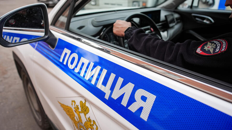     Петербуржцу грозит срок за прикуривание от паспорта РФ ИЗВЕСТИЯ/Сергей Лантюхов