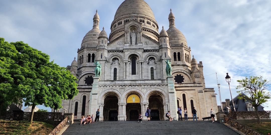 Париж потонул в мусоре. Правда ли это?