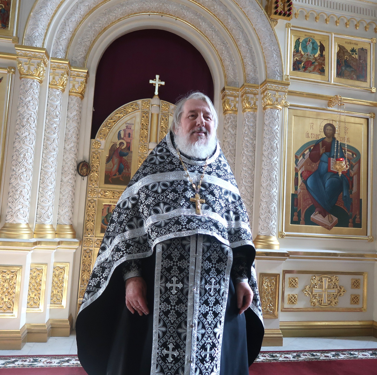 Отца Александра Копяткевича вам для радости и утешения. Это я его Великим Постом фотографировала
