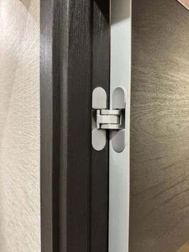 Скрытые петли на межкомнатной двери. Фото от покупателя Фабрики дверей