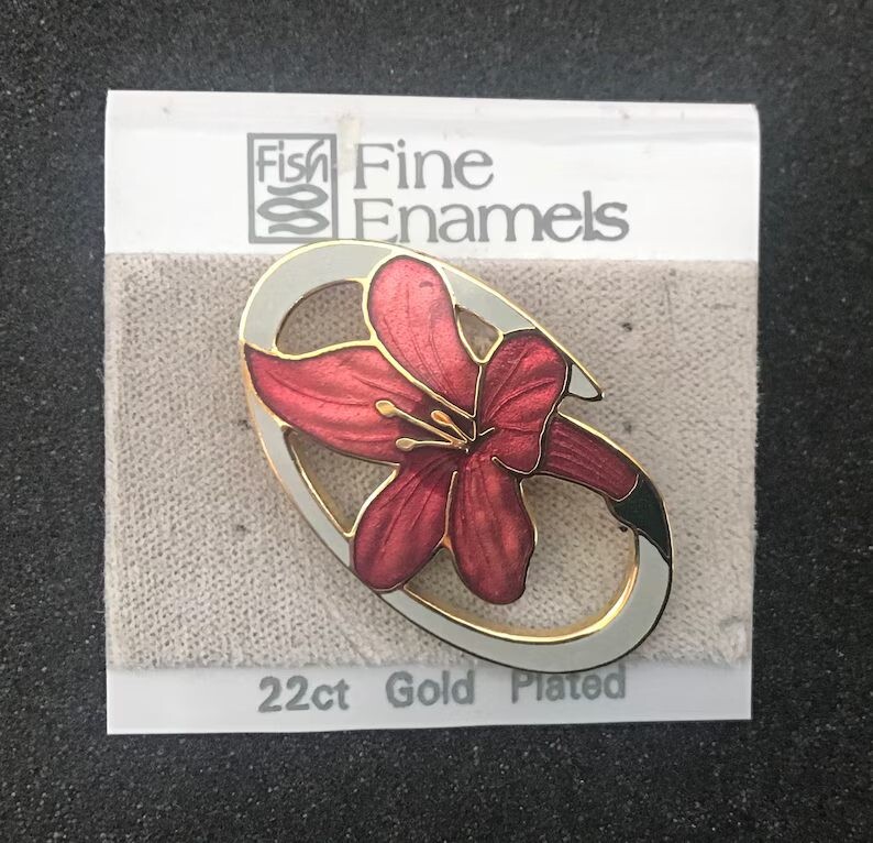 Брошь из линейки Fine Enemals с покрытием 22 К золотом 