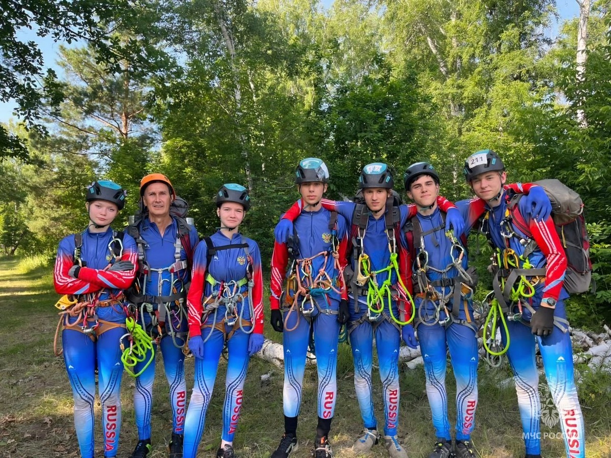    Команда из Югры стала первой в соревнованиях «Школа безопасности» в УрФО