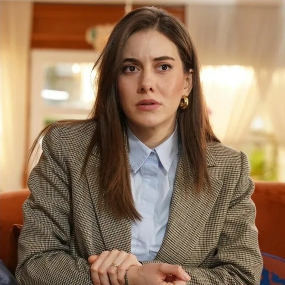 Кадр из сериала "Зимородок"