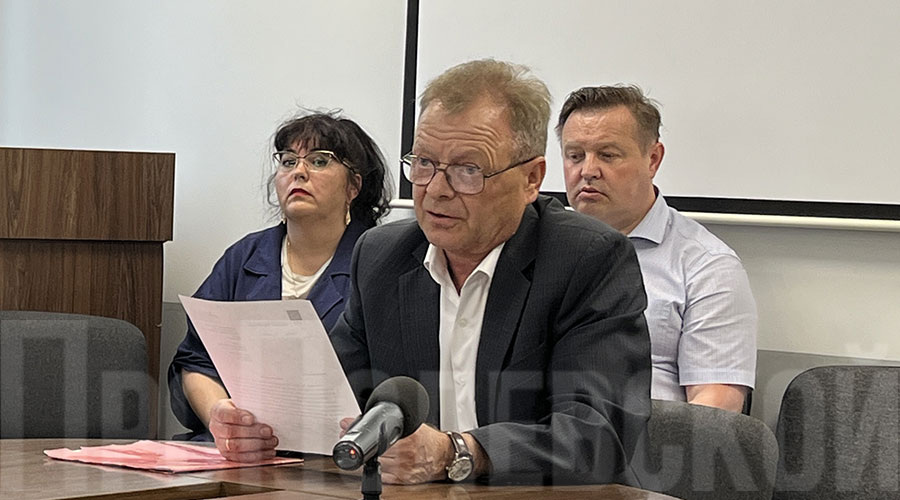 Для участия в обсуждении специально приглашён главный энергетик Северского трубного завода Олег Карманов