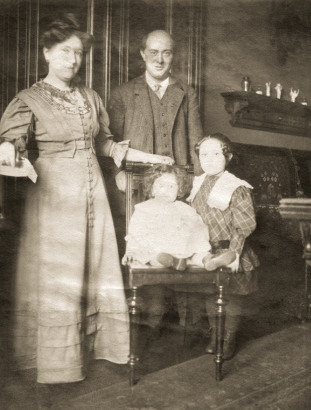 Матильда и Арнольд Шенберг с детьми, 1907 год