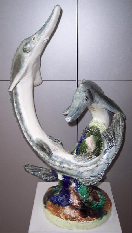 «Севрюги» (Москва, 1950-е, фаянс, роспись подглазурная)