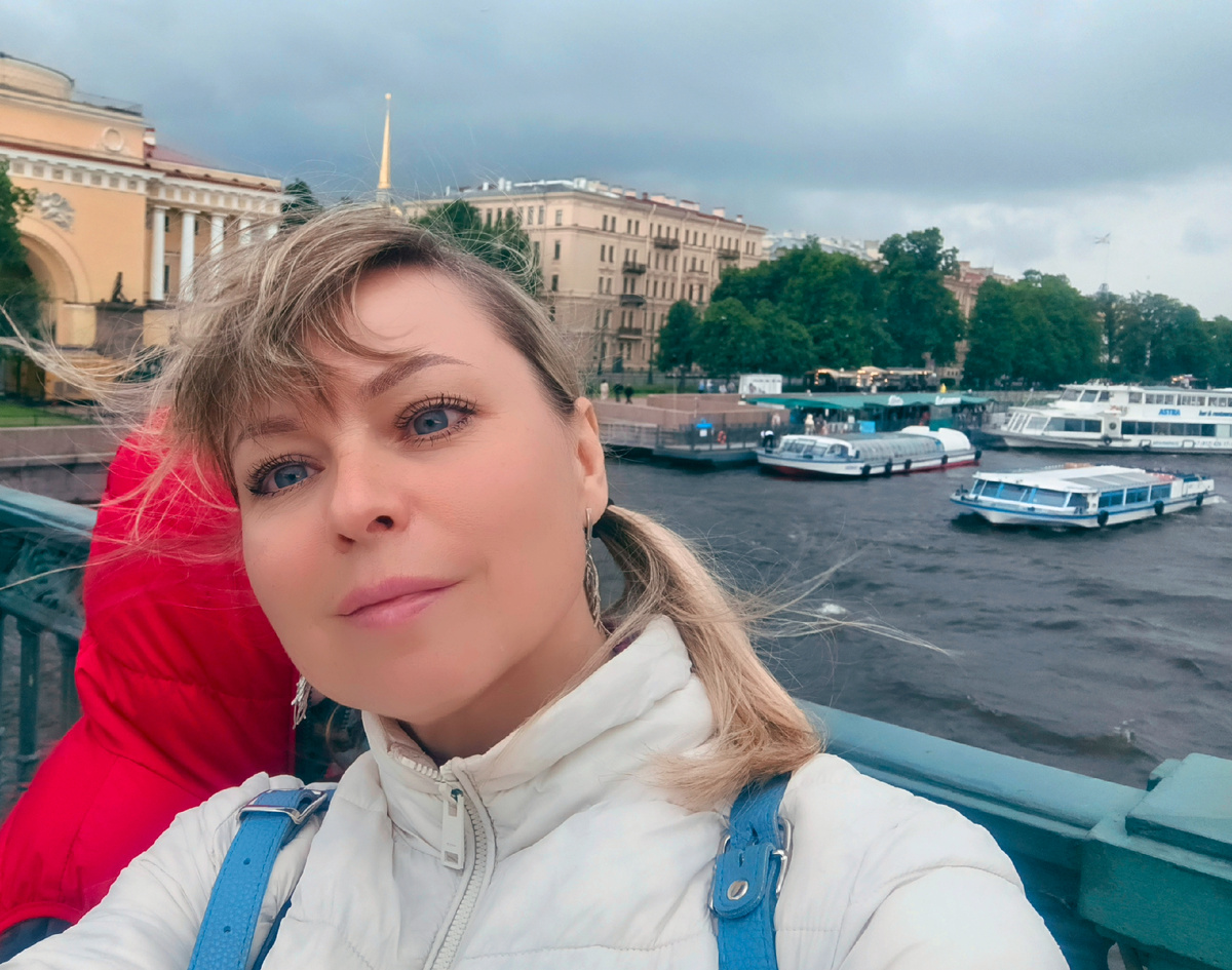 Я в Питере на Дворцовом мосту. Все фото в статье автора 