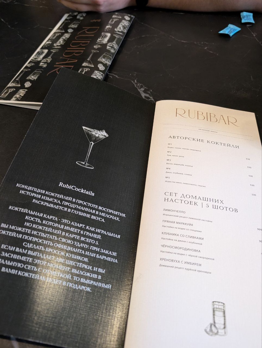 Меню довольно таки большое, на сайте отеля можно посмотреть полностью