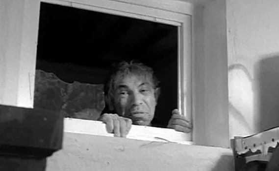 Зачем окно между санузлом и кухней — все версии