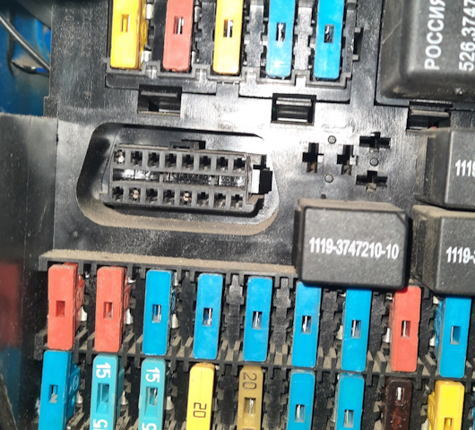 Диагностический разъем OBDll  в блоке предохранителей Газель/Соболь Бизнес