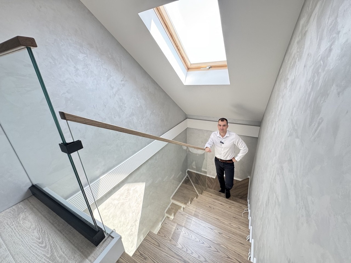 Лестница и прозрачное ограждение из стекла в Симферополе - самый яркий уголок дома