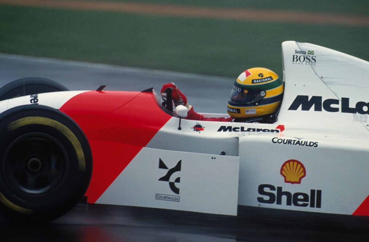    Айртон Сенна за рулем McLaren MP4/8 в Донингтон-парке