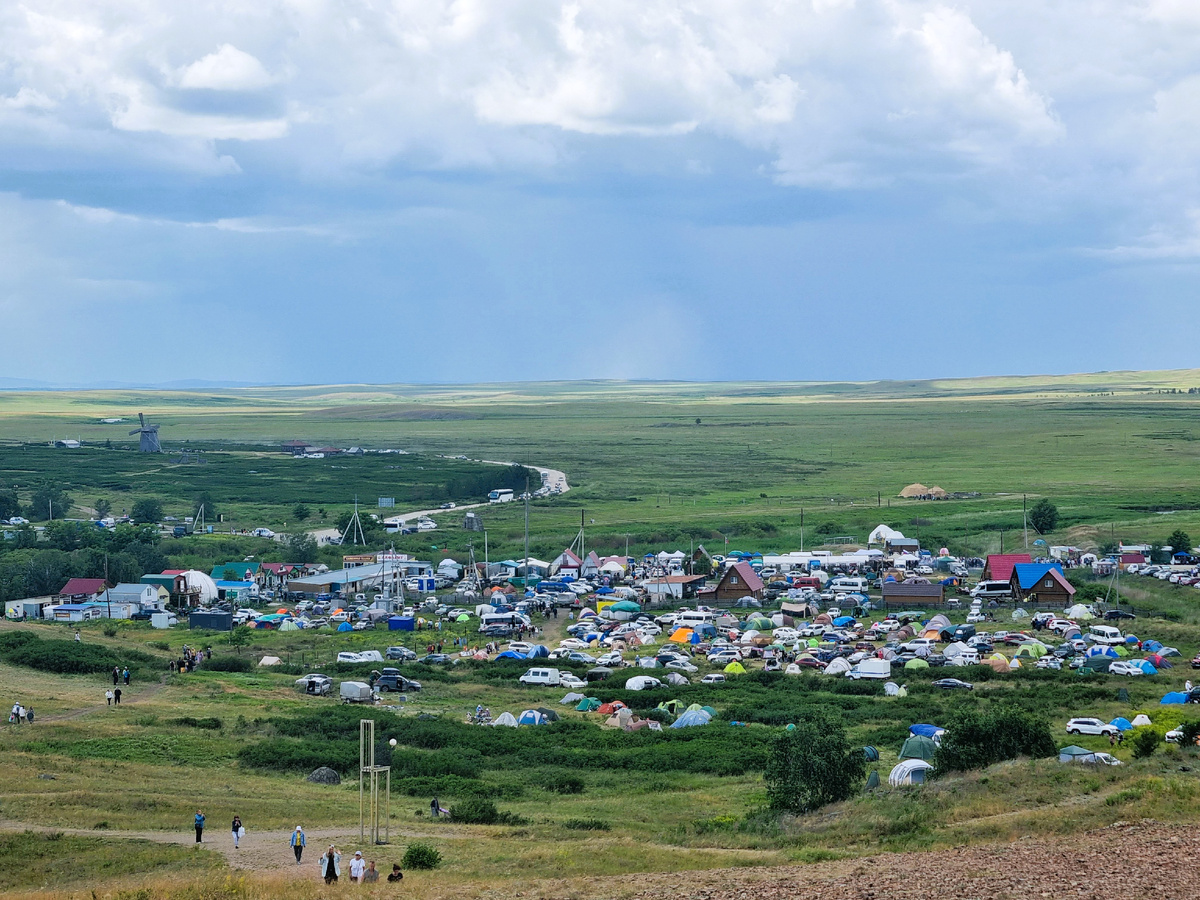 Палаточный лагерь в Аркаиме. Фото автора