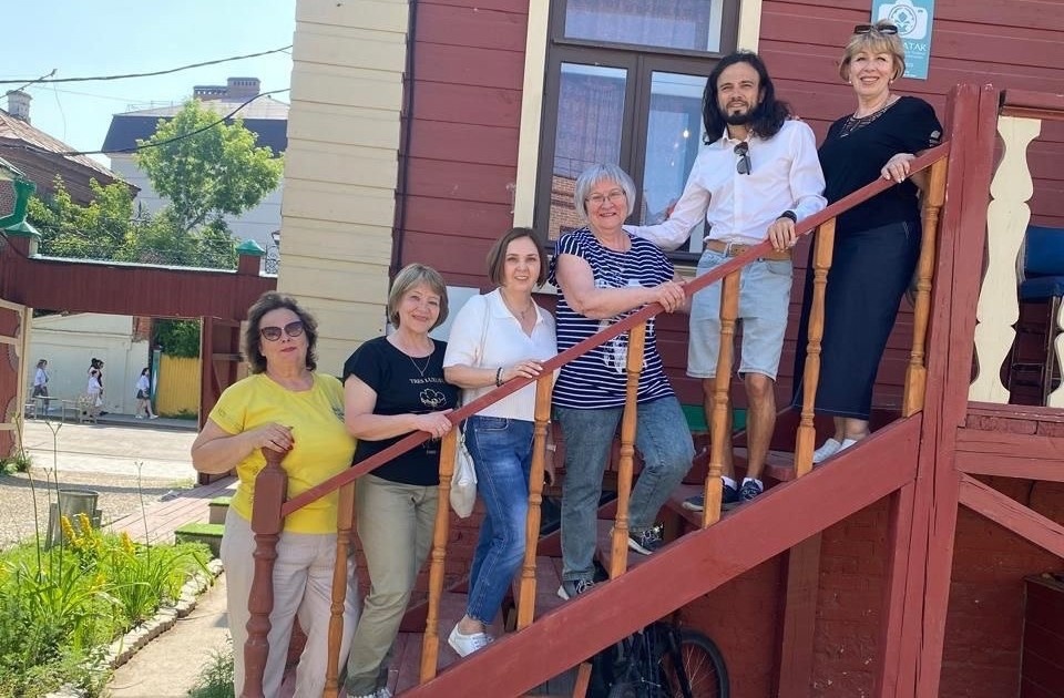 Андрей Никифоров и участницы клуба "Стройность навсегда"