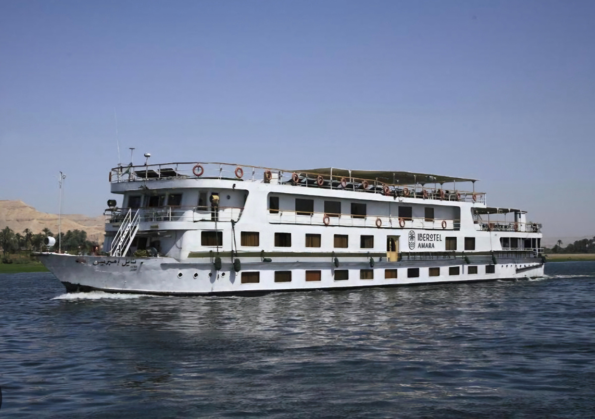 С виду маленький и простенький, но в нутри довольно комфортный. Такой теплоход планируется запустить по Нилу исключительно для русскоязычных туристов