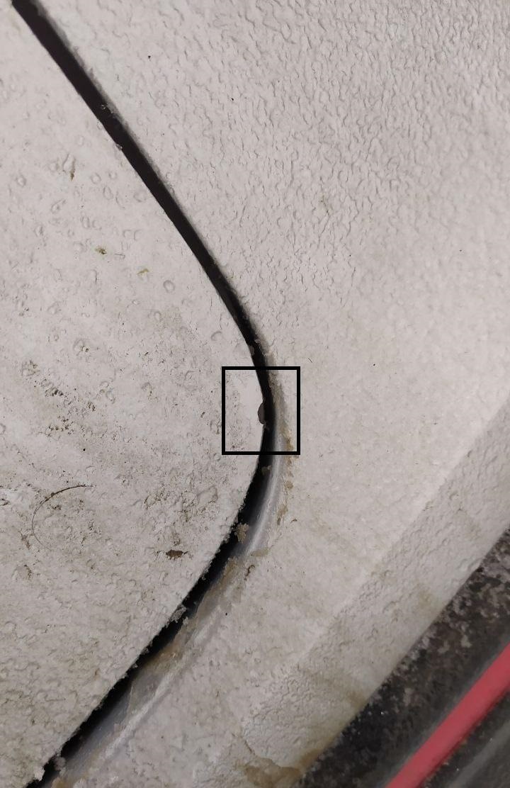 Слезла краска крышке багажника на Geely Coolray