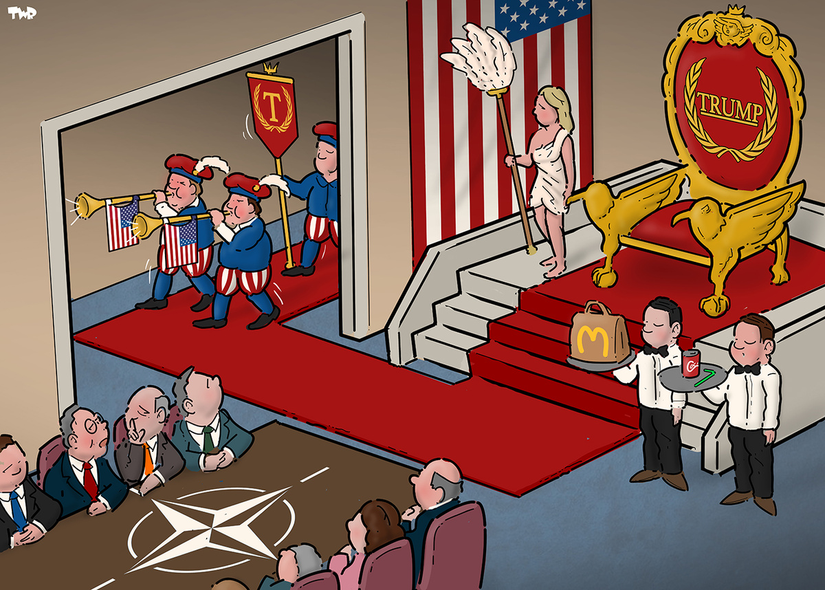 "Император" Трамп принимает участие в саммите НАТО в Гааге. Карикатура из голландской газеты Trouw. Источник: Tjeerd Royaards / сайт газеты Trouw (https://www.trouw.nl/ )