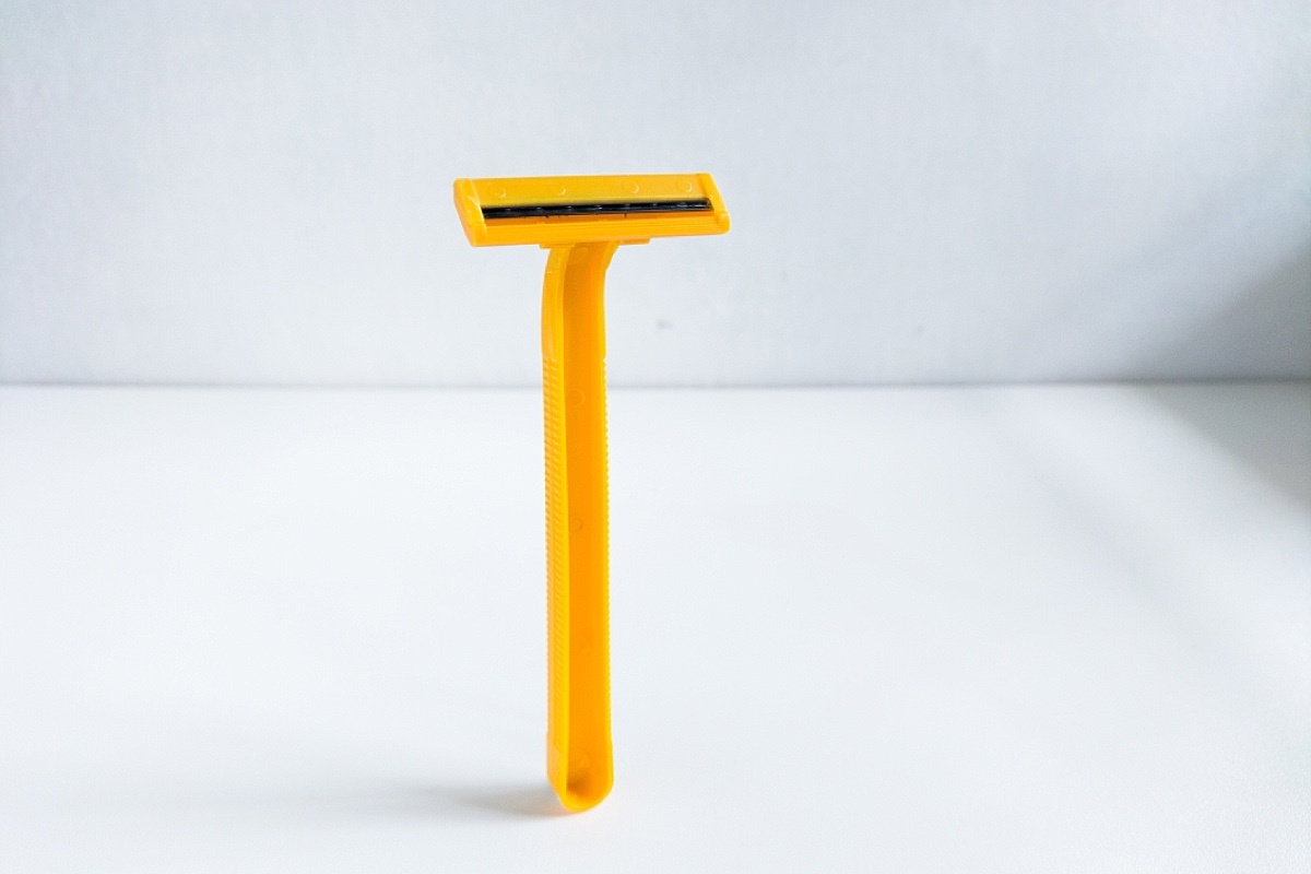 Lenshape / Shuttersock / FOTODOM📷Одноразовые бритвы выручают, если не оказалось под рукой постоянного инструмента для бритья, например в путешествии, дороге и походе