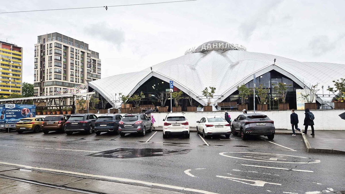 Даниловский рынок располагается в паре минут ходьбы от метро Тульская