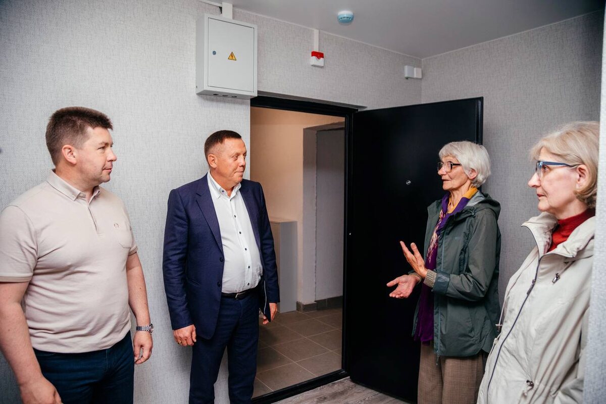    Роман Ченцов вручил ключи от новых квартир в Липецке 62 семьям тгк Роман Ченцов