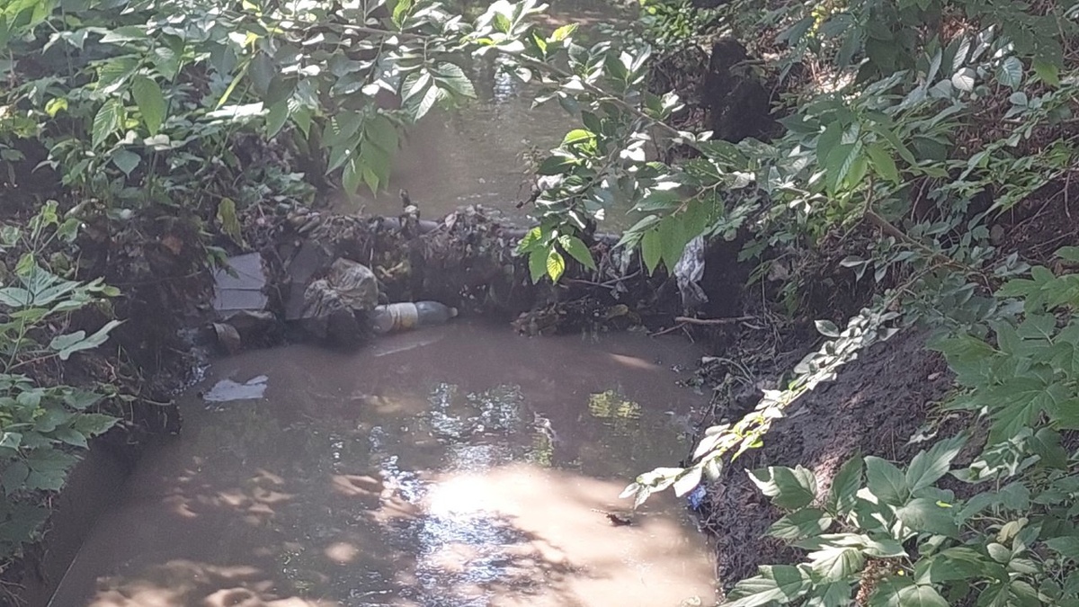 По словам жителей, администрация игнорирует их проблему