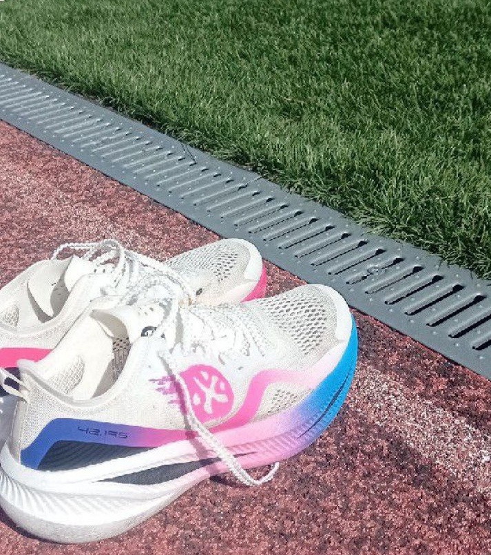 Больше подходят для асфальта, но работы на стадионе тоже можно делать.