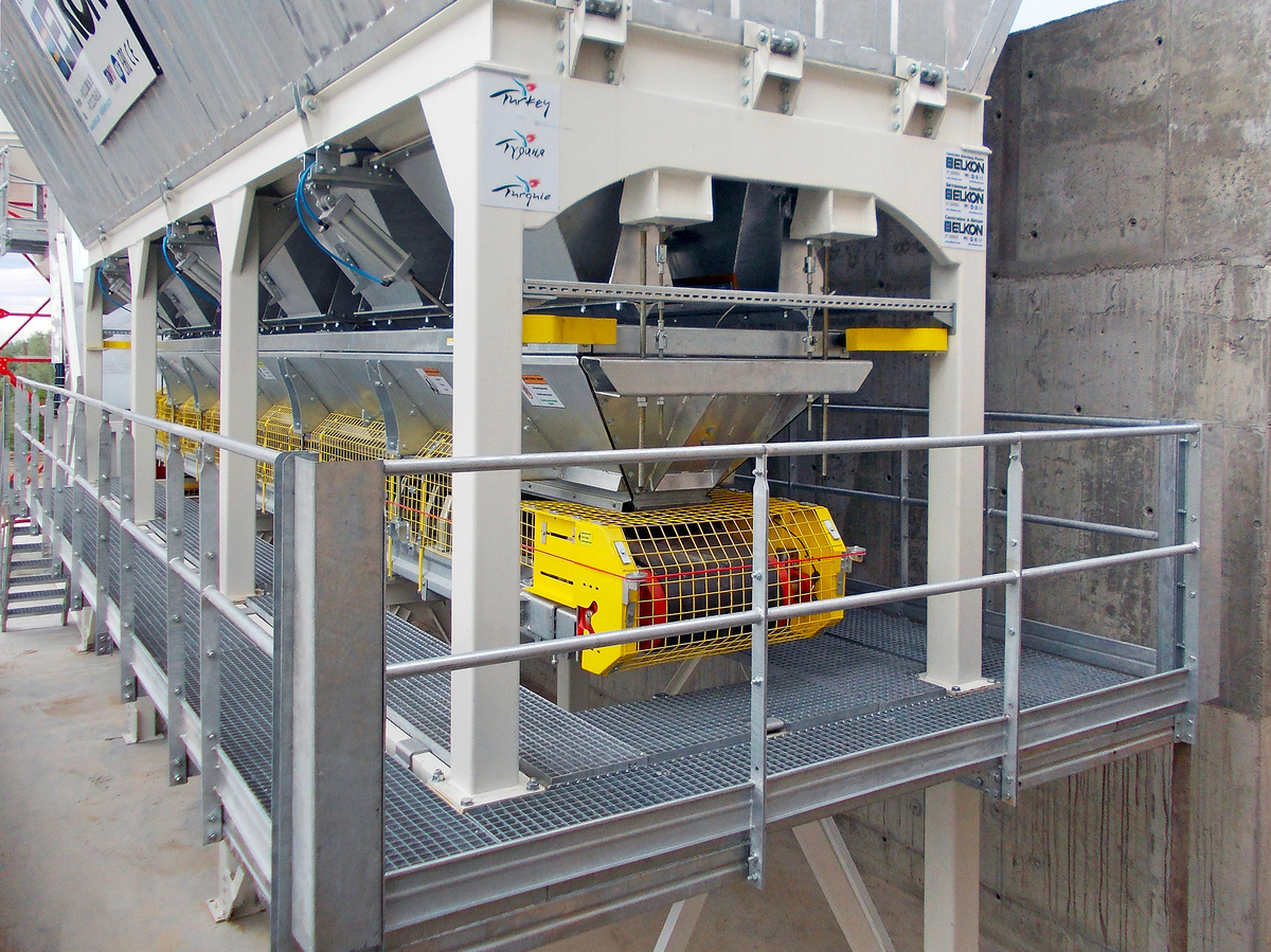 Дозирующий комплекс бетонного завода ELKON. Фотобанк ООО "ЭЛКОН"