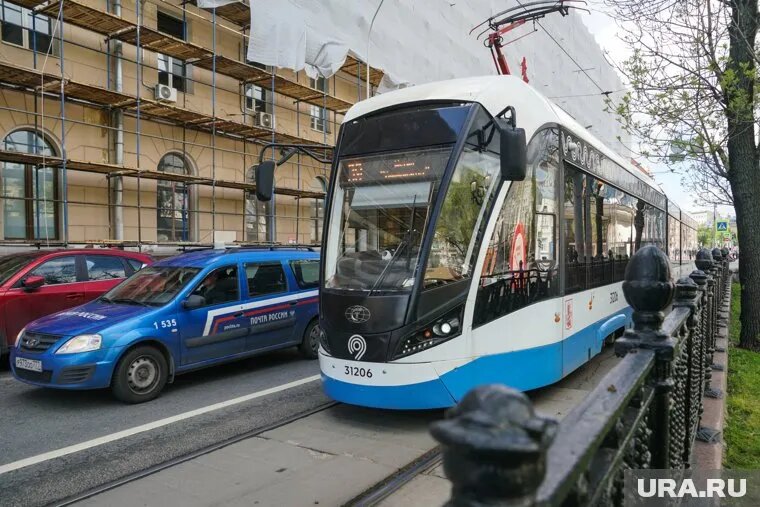 Трамвай использует пермское оборудование V2X. Фото: Вячеслав Немышев © URA.RU