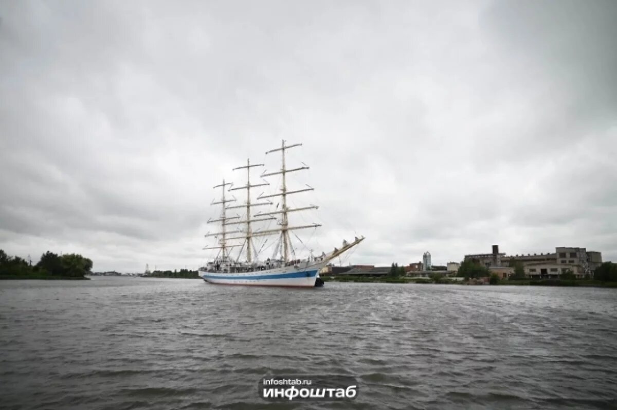    Астраханцы у штурвала фестиваля: в Калиниград прибыл парусник «МИР»