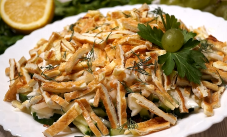 Салат "Идиллия": Муж сказал, не салат, а бомба, а я только заменила картофель на яблоко, получилось сочно, нежно, и продуктов минимум