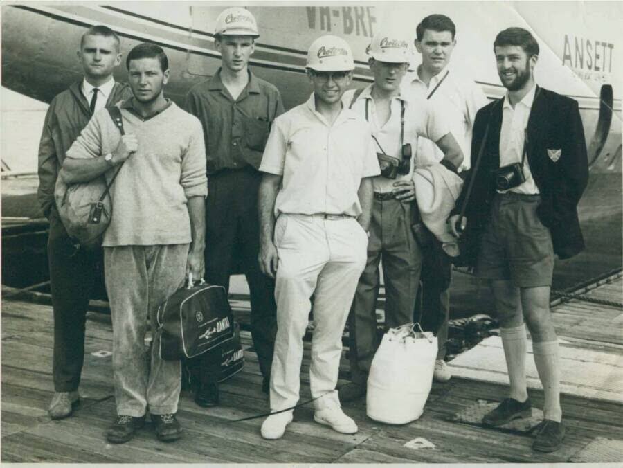 Члены экспедиции 1965 года, достигшие вершины Пирамиды Болла. Дон Уиллкокс, Джек Хилл, Джон Дэвис, Брайден Аллен, Дэйв Уитэм, Бен Сэндилендс и Джек Петтигрю.
Брайден Аллен