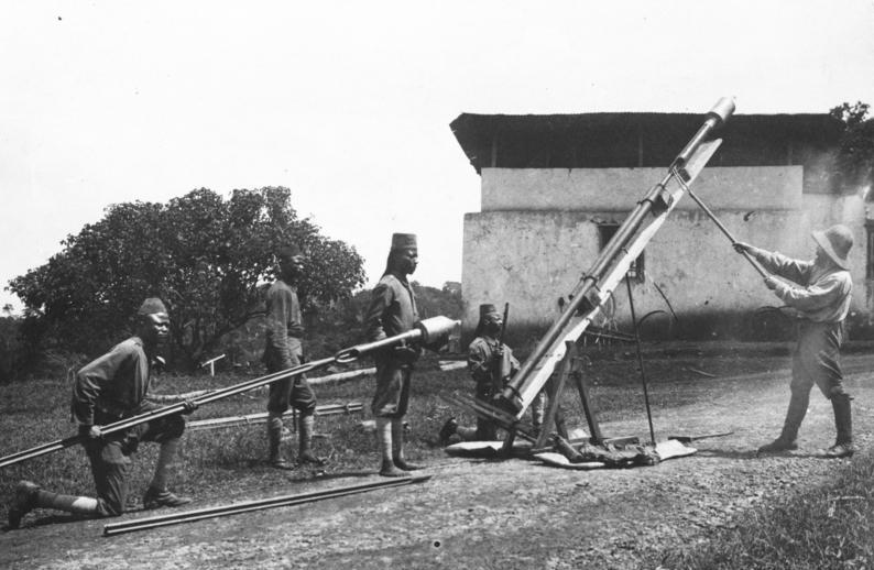 Запуск ракеты Конгрива, восточная Африка, 1890 г.