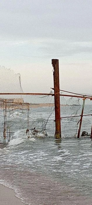 Поисковики прочесали около 140 километров береговой линии, но не нашли ни одной зацепки после пропажи