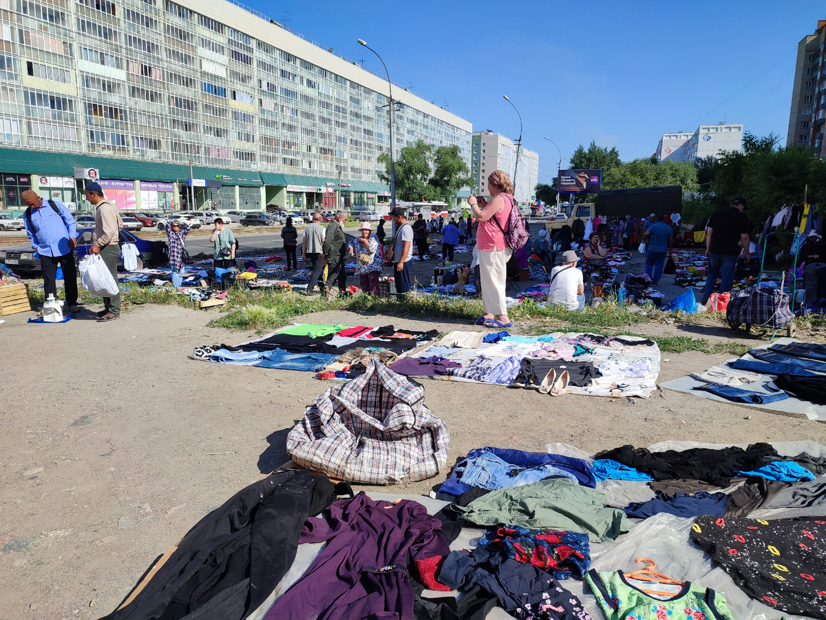 Интересно, жители этого дома рады, что живут на свалке 🤔 