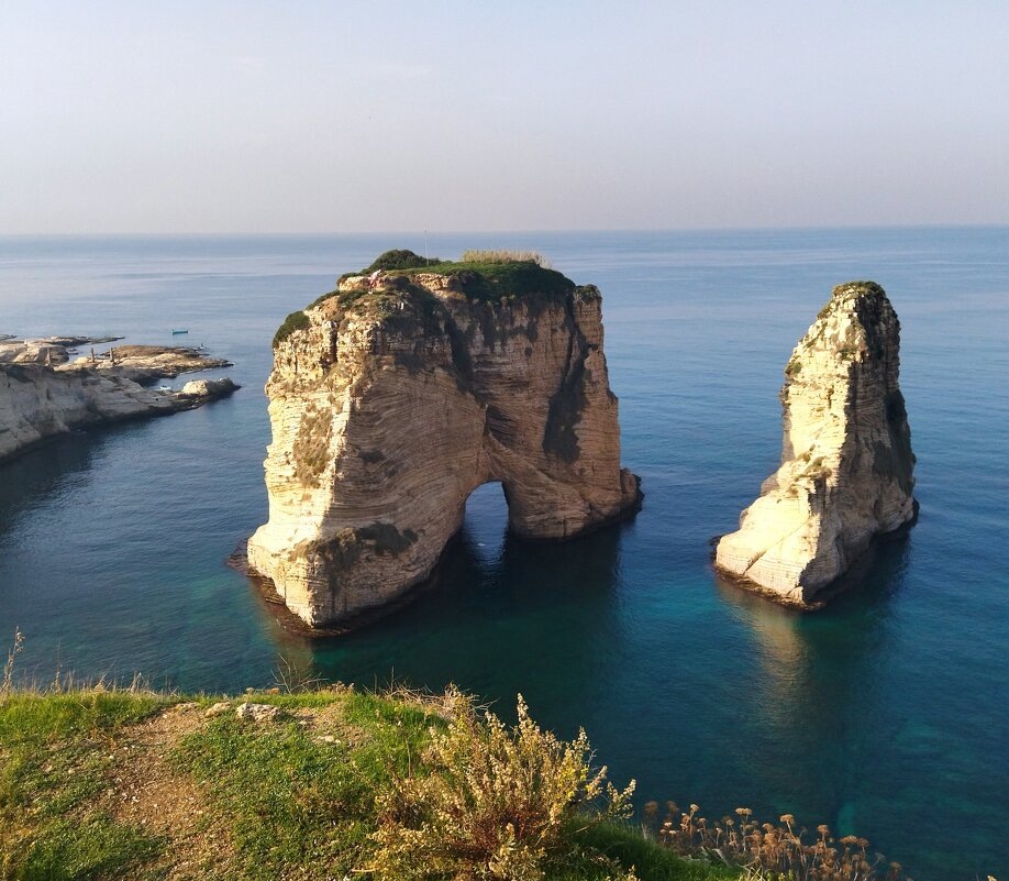 "Голубиные скалы" у побережья Бейрута.