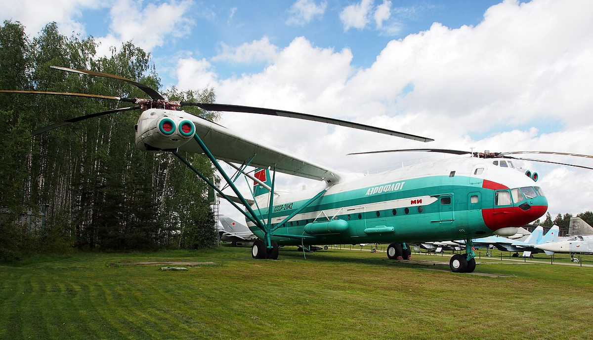   Миль В-12 в музее ВВС в Монино