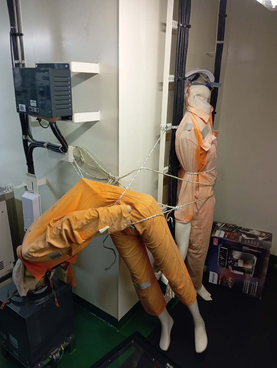 В темноте вообще выглядит жутко