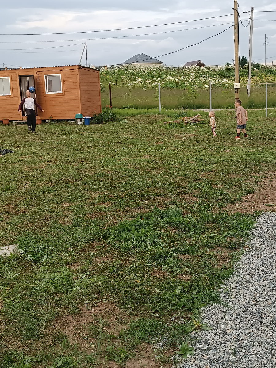 Оказывается, муж умеет играть в футбол 