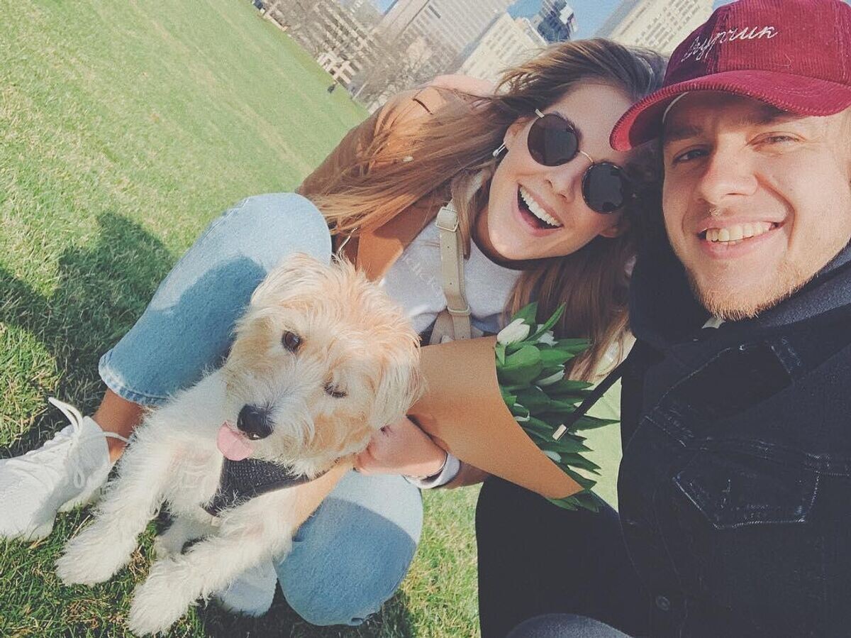    Алиса Знарок, Артемий Панарин и пес Рыжий© Фото : Страница в Instagram Алисы Знарок