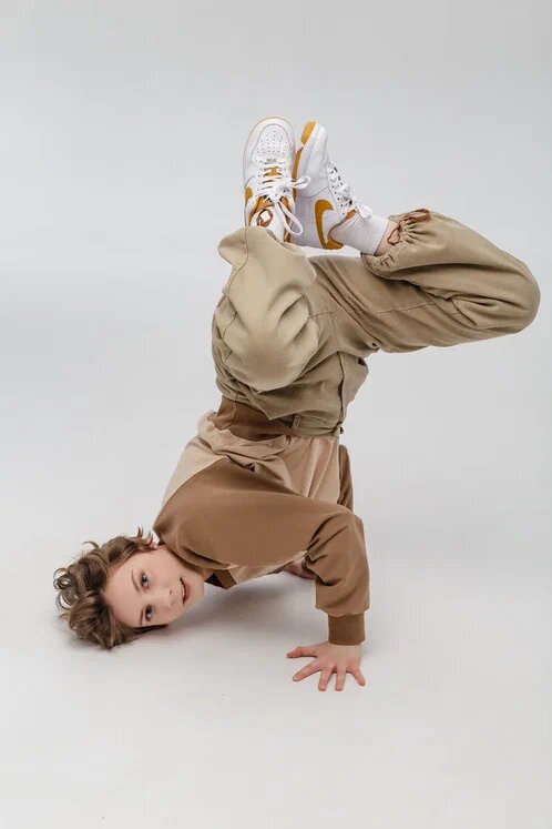 Вот такие могут быть позировки, когда моделька брейкер, или брейкер моделька.