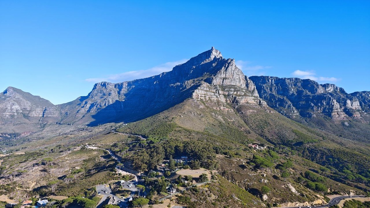 В 1503 году Антониу де Салданья совершил первое зарегистрированное восхождение на гору.