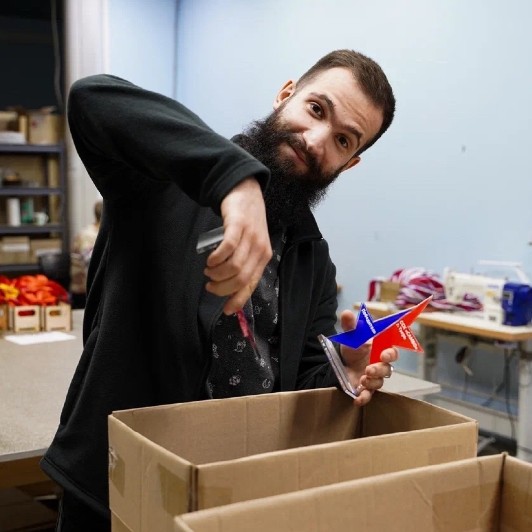 Современные технологии
Производство медалей требует сочетания художественного вкуса и высокой технологии. На нашем производстве мы используем 3D-моделирование для создания уникальных дизайнов, а также методы лазерной гравировки или уф-печати для нанесения изображений и текстов.